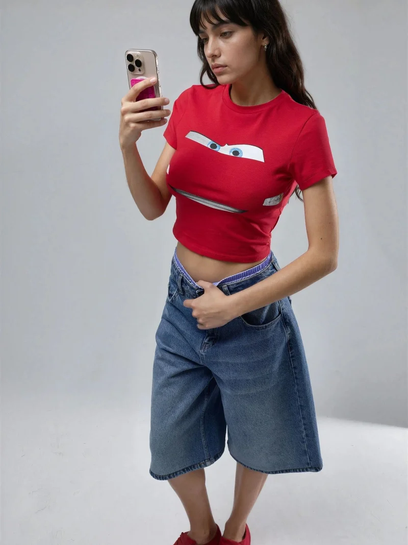 هيكاب تيشيرت بأكمام قصيرة وطبعة سيارة